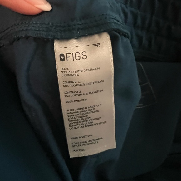 Deep Reef Figs: Catarina size S top & Zamora High Waisted 2.0 size L bottoms - Picture 3 of 6